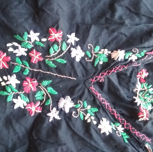 Embroidered peasant top - Picture 2 of 9